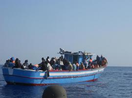 La fragata ‘Juan de Borbón’ auxilia a 100 inmigrantes de una embarcación frente a Libia