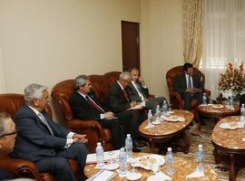 Javier Fernández se reúne con los ministros de Energía y de Vivienda de Argelia