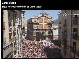 Monumental cabreo en Pamplona por una ikurriña gigante que retrasa el chupinazo