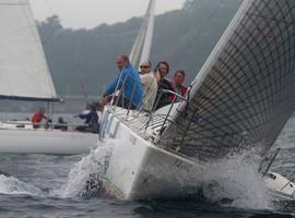 El Silfo, a la cabeza de la Clase i y el Espumeru de la II, en la regata Vuelta a Asturias 
