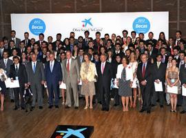 SS.MM los Reyes en la entrega de becas de la Caixa