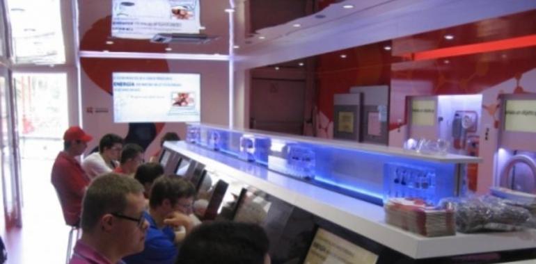 El Aula Móvil de Fundación Repsol recorre Asturias para divulgar el mundo de la energía