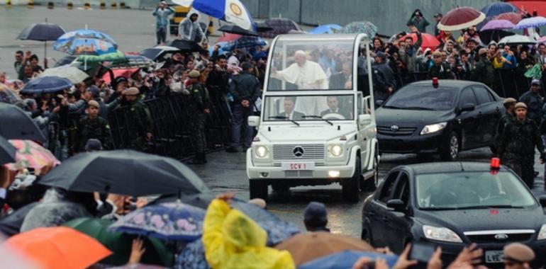 La misa papal ante la Aparecida congregó a más de 7.000 fieles