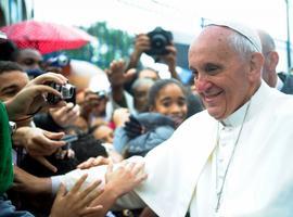 El Papa visita las favelas de Varginha, en Manguinhos Complex al norte de Río de Janeiro