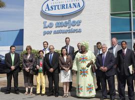 La ministra de Ganadería de Senegal, Aminata Mbengue, visita las instalaciones de Central Lechera 