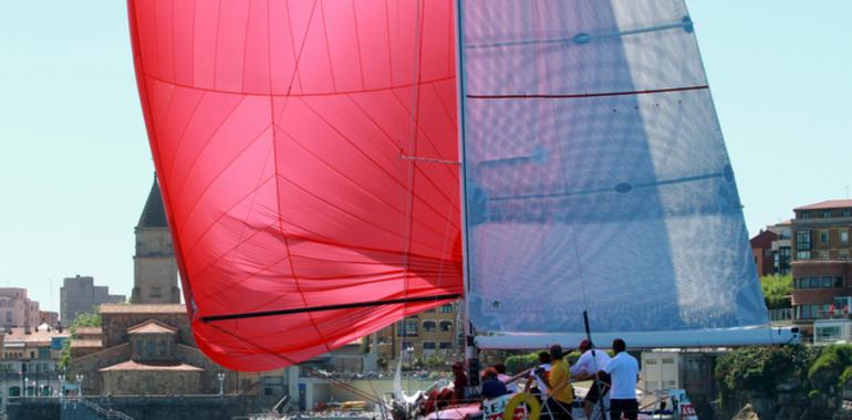 El Menudeta, del vigués Víctor Carrión, ganador absoluto de la XVIII Regata El Gaitero
