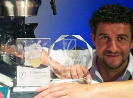 Adrián Fernández, de la cafetería Coffee Loft de Gijón, prepara el mejor café del Principado