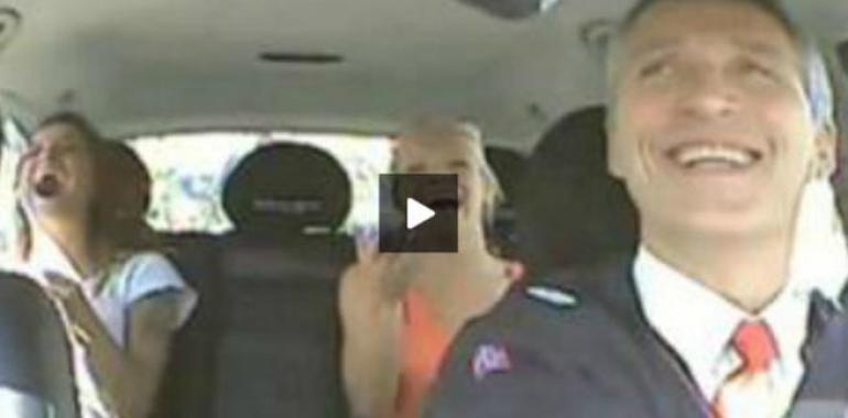 El primer ministro noruego,  taxista por un día