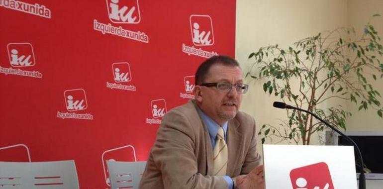 El senador Iglesias acusa al PP de "poner  el cazu, garrar les perres y salir corriendo sin mirar p’atrás”.