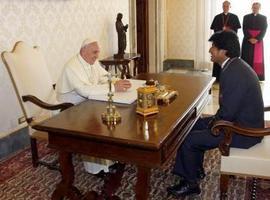 Francisco y Evo Morales conversan sobre la lucha contra las desigualdades sociales y la pobreza