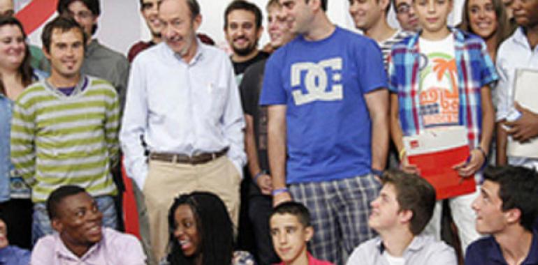 Rubalcaba califica de "cruel" y "estúpida" la política de becas que "destroza la vida" a muchos jóvenes