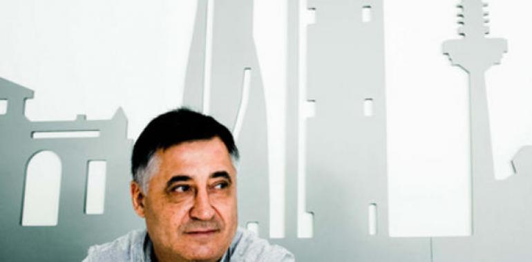 «La relación del periodismo y las empresas está envenenada»