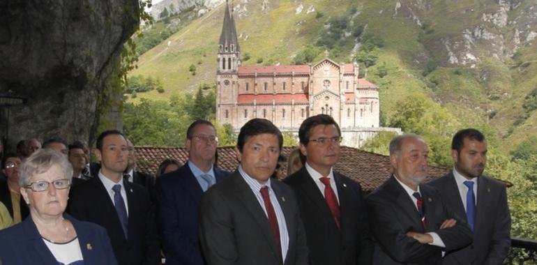 Javier Fernández llama a "pelear unidos para avanzar hacia la Asturias que deseamos"