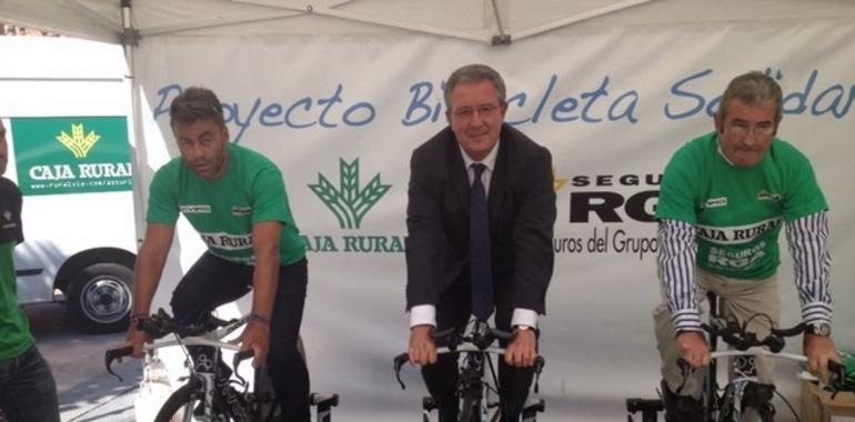 Pedaleo solidario en el Fane Zone Caja Rural de Asturias y Seguros RGA durante la Vuelta