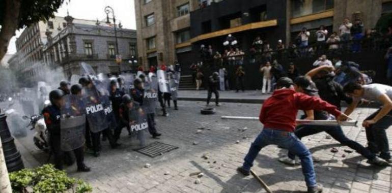 Más de 200 heridos dejó represión policial contra maestros mexicanos  