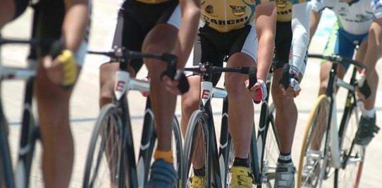 Ciclistas ecuatorianos realizan el camino de Santiago de Compostela en España  