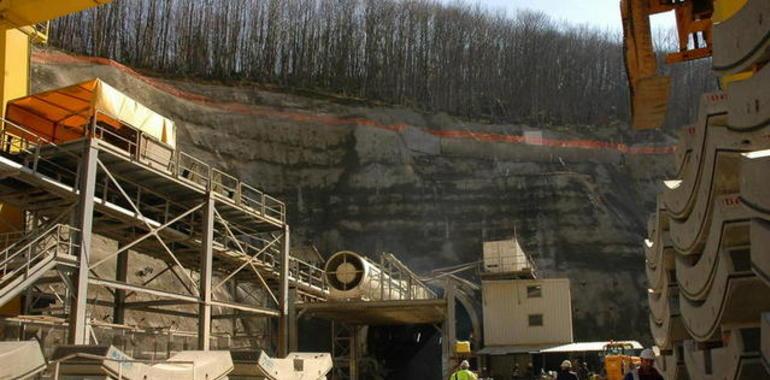Llamazares acusa a Fomento de generar confusión con información sobre la llegada del AVE a Asturias