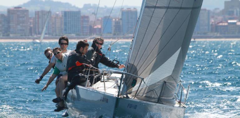 El Universidad de Oviedo-Isastur y el Espumeru, vencedores en la II Regata de Otoño