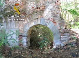Un hostelero leonés robó un arco románico de un viejo monasterio para decorar su restaurante