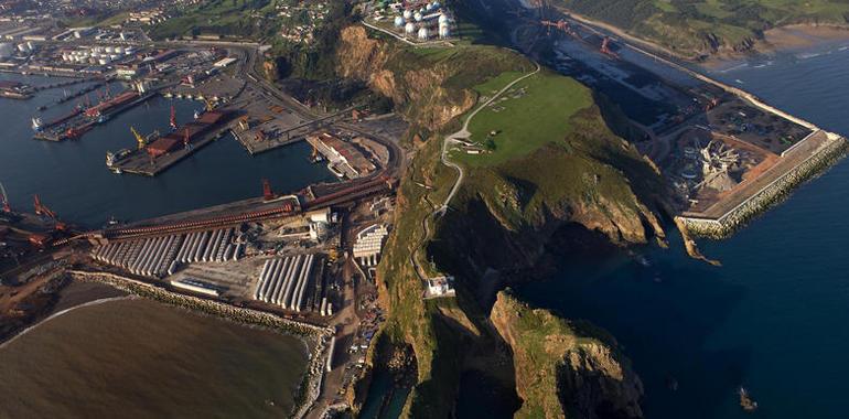 Greenpeace afirma que "los puertos del Estado son la principal amenaza para la costa asturiana"