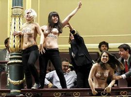 Rechazo de FEMEN en el Congreso a la ley musulmana de Gallardón