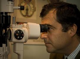 La Fundación Fernández-Vega realiza este jueves revisiones gratuitas de la vista en el centro de Oviedo
