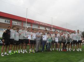 El Sporting muestra su apoyo solidario a Kike