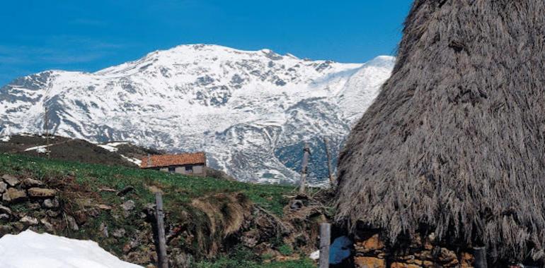 El Alcuentro Vaqueiro del Puerto de Somiedo ensalza la figura de protección del Parque