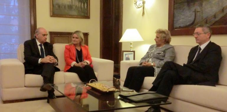 Los ministros del Interior y de Justicia se han reunido con las presidentas de Víctimas del Terrorismo 