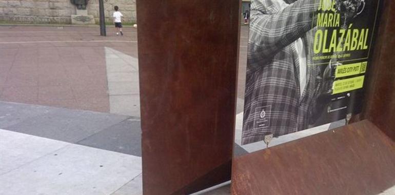 Piden retirar una estructura de acero de la Plaza de la Gesta por ser un peligro para los niños