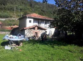 Bueño, a golpe de pincel