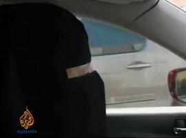 Mujeres saudís desafían la barbarie fundamentalista del Reino conduciendo por las calles