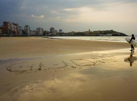 Las playas urbanas de Gijón renuevan la certificación \Ecoplayas\