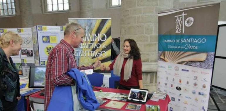 Peregrinos holandeses del Camino de Santiago descubren los itinerarios originales por Asturias