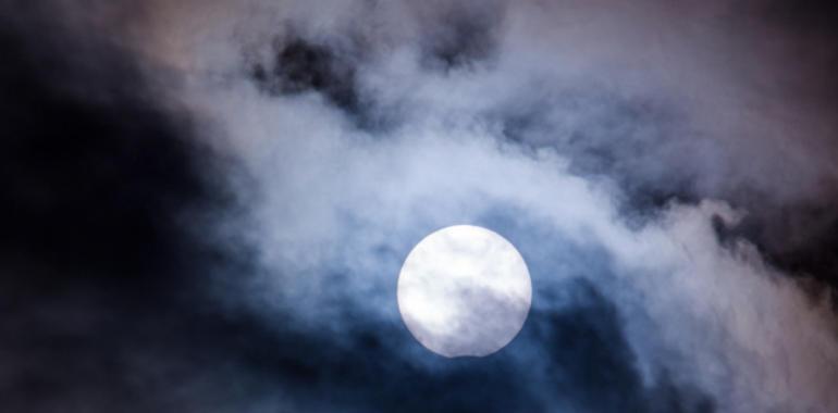 El eclipse solar visto desde Gijón