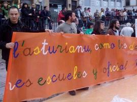 Steven Dworkin abre las \Xornaes Internacionales d\Estudiu de la Llingua Asturiana\