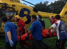 Herido al caer desde varios metros de altura en una obra en Oviñana, Belomonte