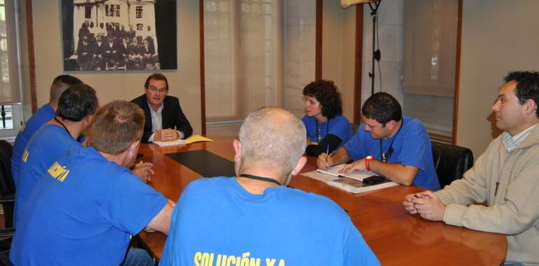 Iniciatives nel Parlamentu pa quHunosa pague a los subcontrataos y recolocalos