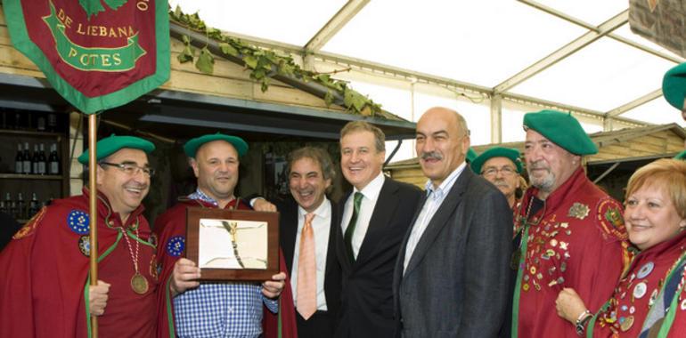 Picos de Cabariezo gana la Alquitara de Oro de la Fiesta del Orujo de Potes