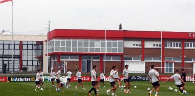 El Sporting comenzó a preparar el partido de Murcia
