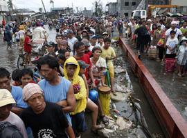 Cruz y Media Luna rojas piden 87 millones para víctimas del tifón Haiyan en Filipinas