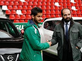 Los jugadores del Sporting reciben sus coches oficiales