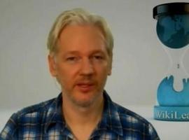 EE.UU. ha ocupado militarmente el internet para dominar a las sociedades, advierte Julian Assange 