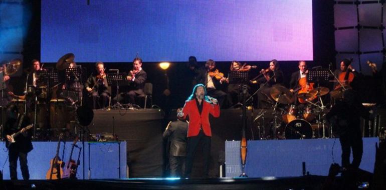 60.000 corearon a El Buki en el Zócalo