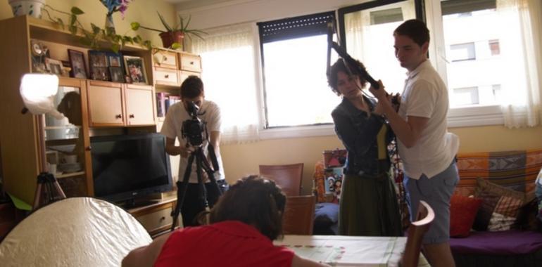 El corto “Anita”, una joven pintora de Oviedo con parálisis cerebral, triunfa en festivales internacionales