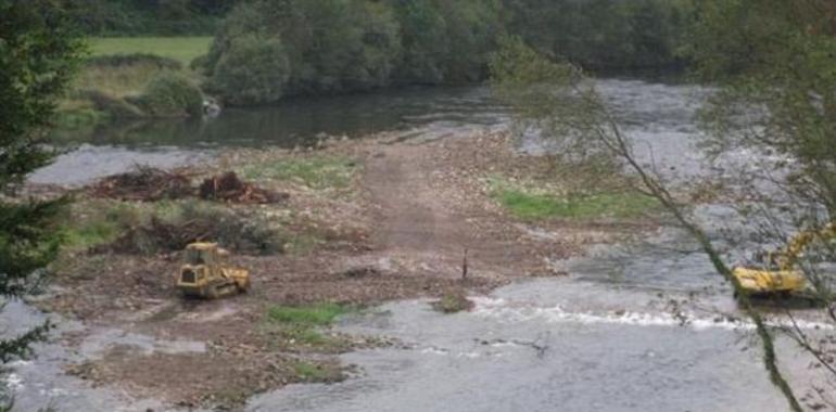 Denuncian "desproporcionados dragados" de la CH en el río Nalón