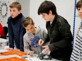 Jóvenes Asimov asturianos de campamento en Laboral 