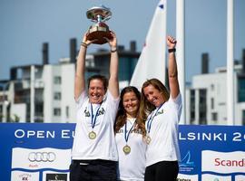 Ángela Pumariega en la presentación del equipo preolímpico español de vela  a un año de Londres 2012