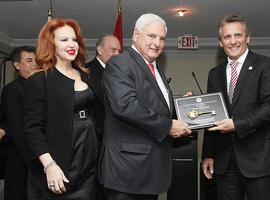 Presidente Panamá recibe homenaje en Miami por comunidad cubana en el exilio