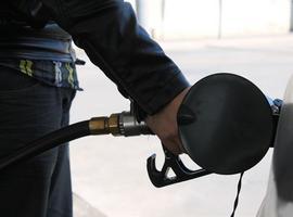 Nueva subida de gasolina y gasóleo para aprovecharse del puente de la Constitución